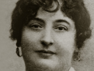 La exposición ‘Colombine. Hacia la modernidad’ rinde homenaje a la periodista y escritora Carmen de Burgos